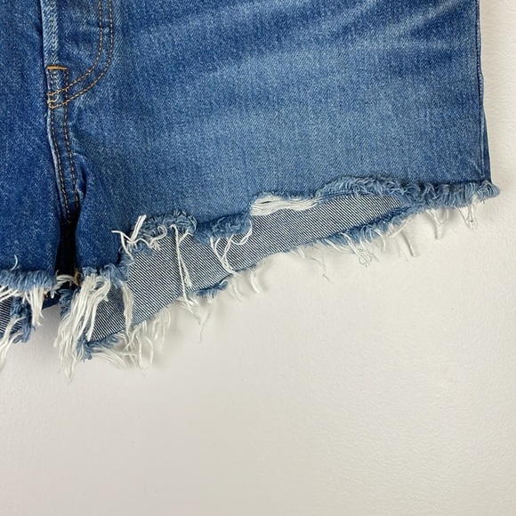 NWT Levi Premium Womens Plus Denim Jean Shorts SZ 32 501 Mid Rise Raw Hem Button - Picture 4 of 13